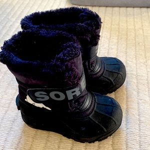 Toddler size 9 Sorel boots great condition